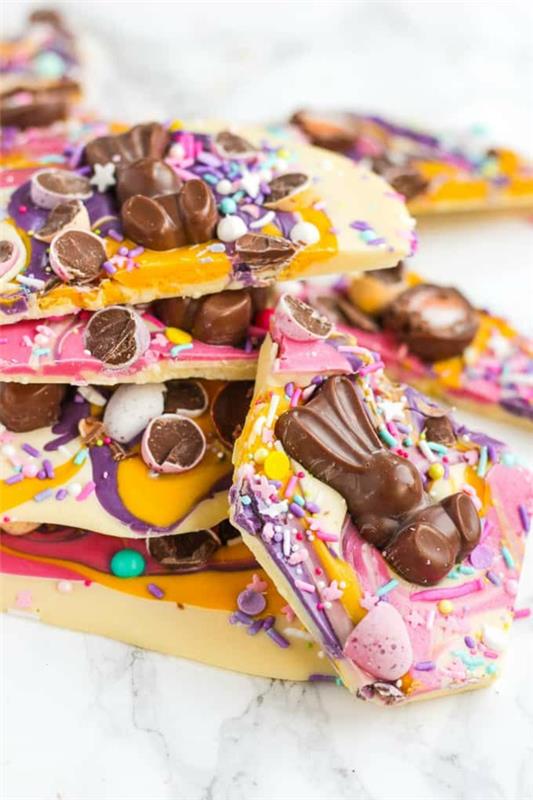 Tee oma värikäs rikki suklaa pääsiäinen jälkiruoka