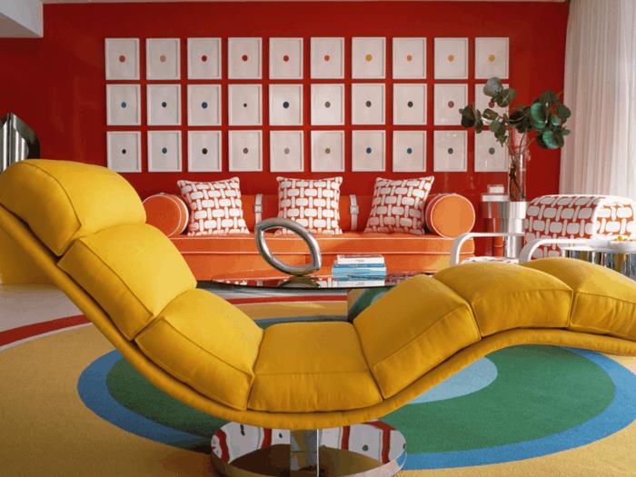 värikkäät huonekalut sisustusideoita keltainen tuoli punainen seinä oranssi sohva