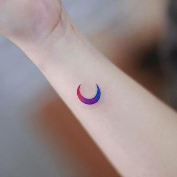 värikäs mini tatuoinnit naisten puolikuu