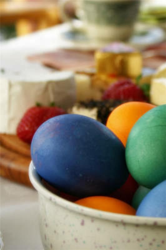 alkuperäiset sisustusehdotukset pääsiäisen värikkäille ehdotuksille