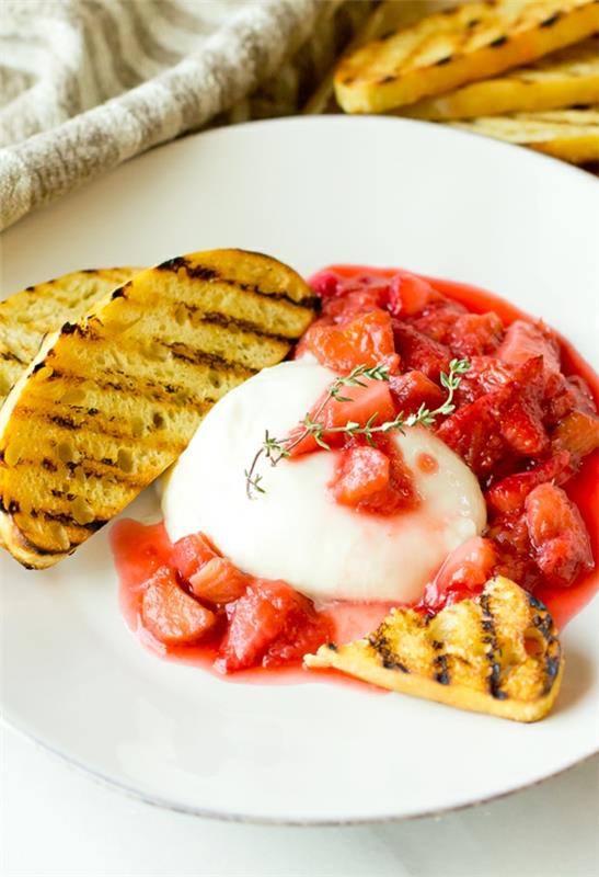 burrata -resepti jälkiruoka mansikoita