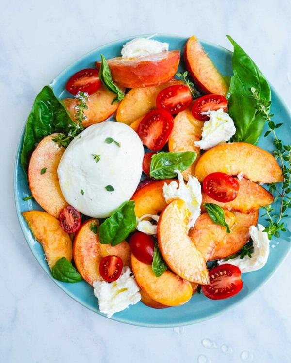 burrata resepti persikka salata