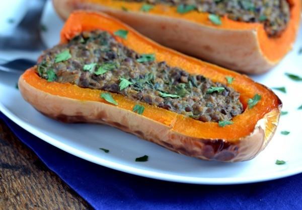 Butternut squash täynnä linssejä