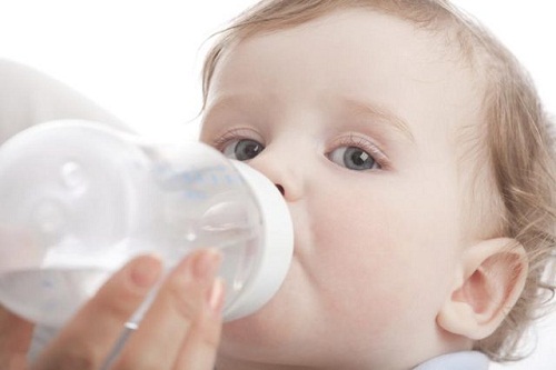 Alkalisk vand sikkert til babyer 1