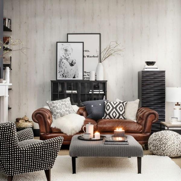 chesterfield -sohva ruskean sävyjä olohuoneessa