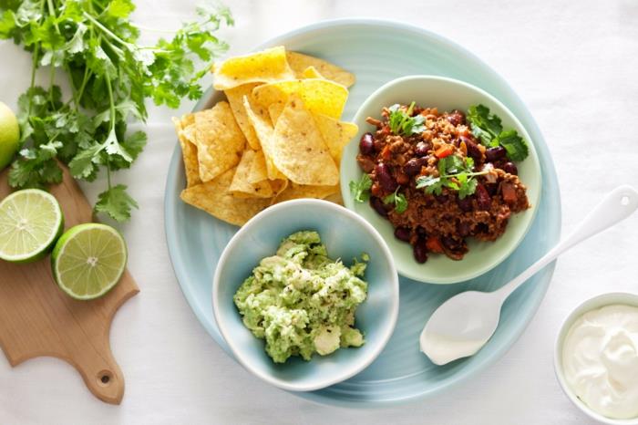 chili sin carne reseptit nachos munapavut guacamole korianteri lime