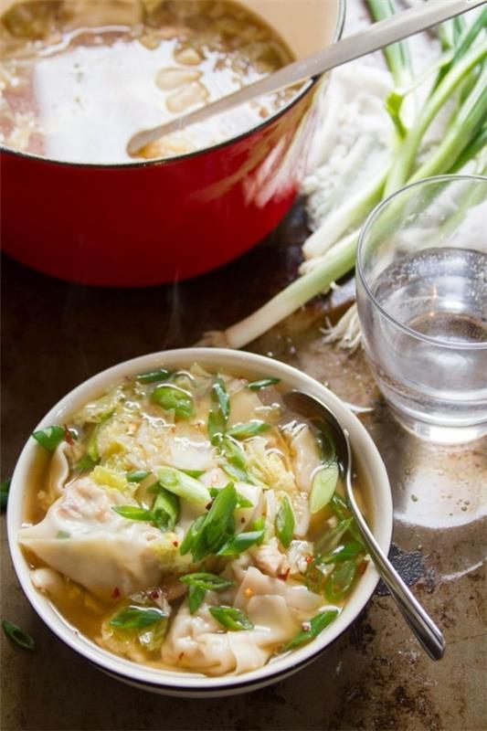 kiinalainen wonton -keitto kasvissyöjä wonton -nyytit