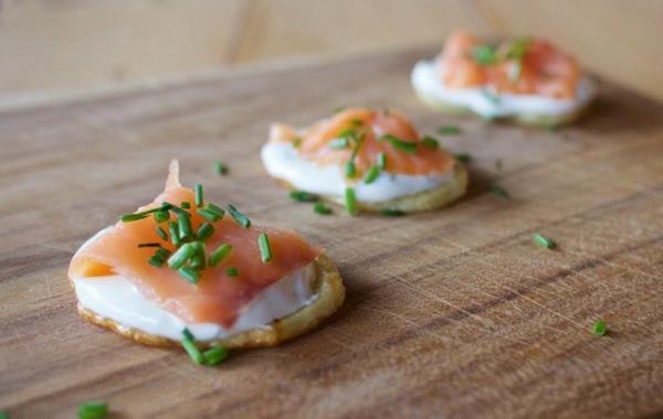sirut lohi philadelphia canapes uudenvuodenaaton menu