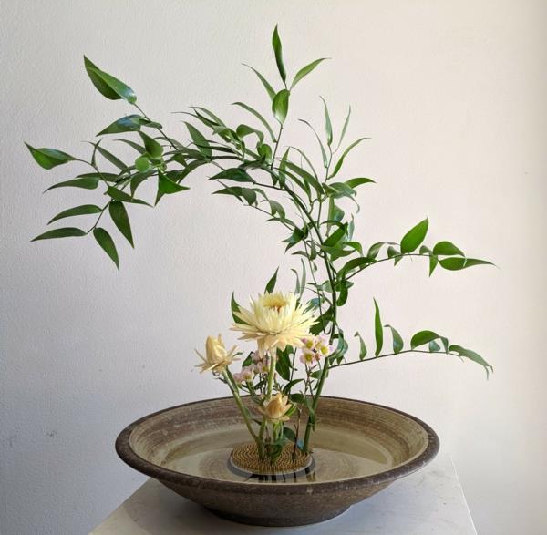 krysanteemi ikebana japanilainen kukka -asetelma