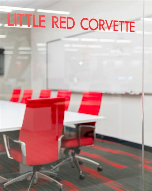 comcast toimisto von blitz moderni toimistolaitteet punainen kokoushuone