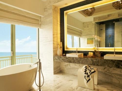 hienoja kuvia kylpyhuoneiden kylpyammeen ikkunaluukun peilistä