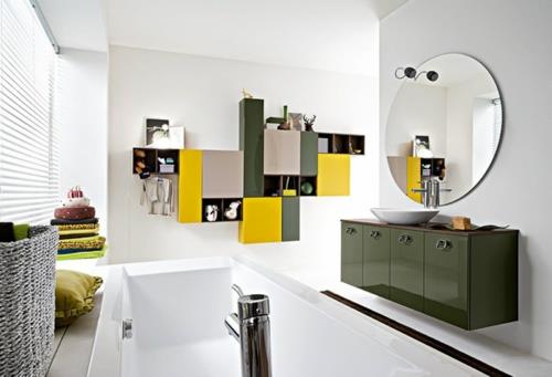 viileät kuvat-kylpyhuoneista-valko-kelta-vihreä-kiiltävät-pyöreät peilit