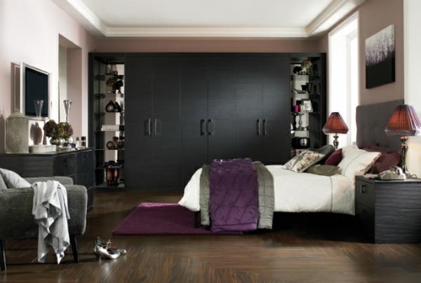 viileitä-ideoita-makuuhuoneeseen-design-lämmin-ruskea-musta sisäänrakennettu kaappi
