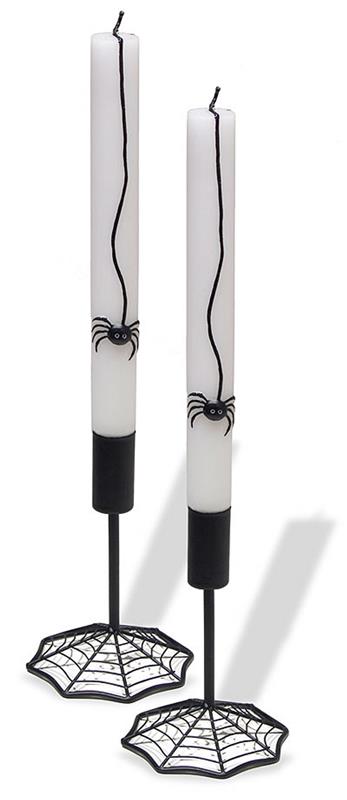 viileitä eläviä ideoita Halloween -koristeluun kynttilänjalka hämähäkki