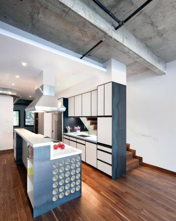 Moderni huoneisto asunto keittiö työtaso sininen väri