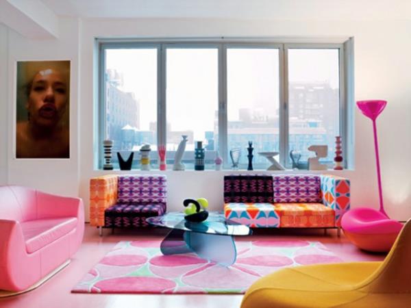 viileät värit olohuoneen sohvalle vaaleanpunainen värikäs taide