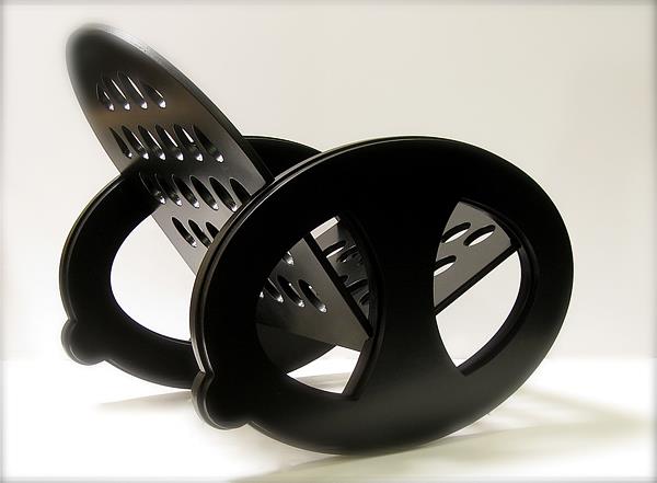 viileät puutarhakalusteet suunnittelee ovo rokkari musta tuoli