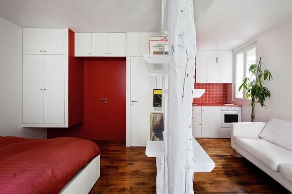 viileät pienet huoneistot punaiset aksentit valkoiset puulattiat