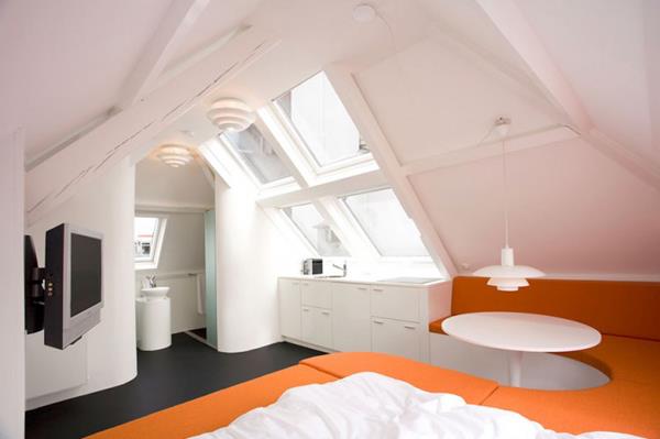 viileät pienet huoneistot valkoinen oranssi laitteet ikkunat ullakko
