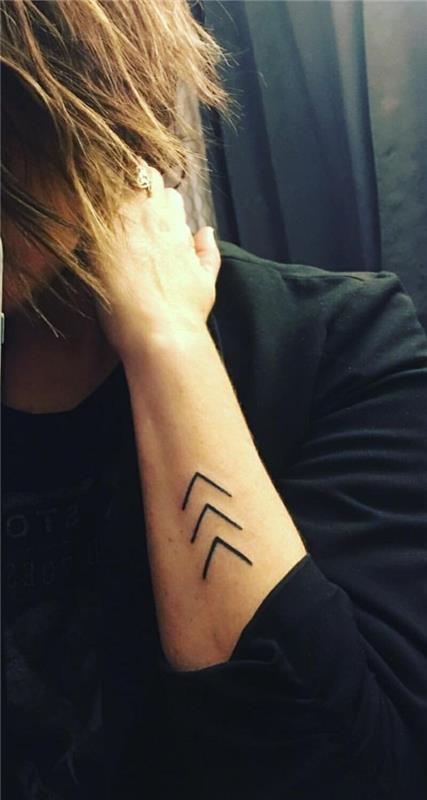 hienoja minimalistisia tatuointeja naisille