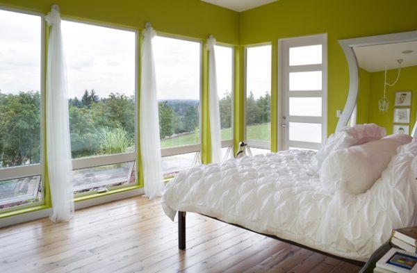 viileä makuuhuoneen väripaletti korostaa vihreää seinää