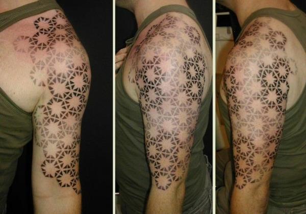 tatuointimallit olkavarren tatuointikuvissa geometriset