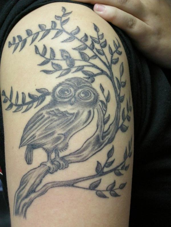tatuointi olkavarren kuvioita pöllön haara