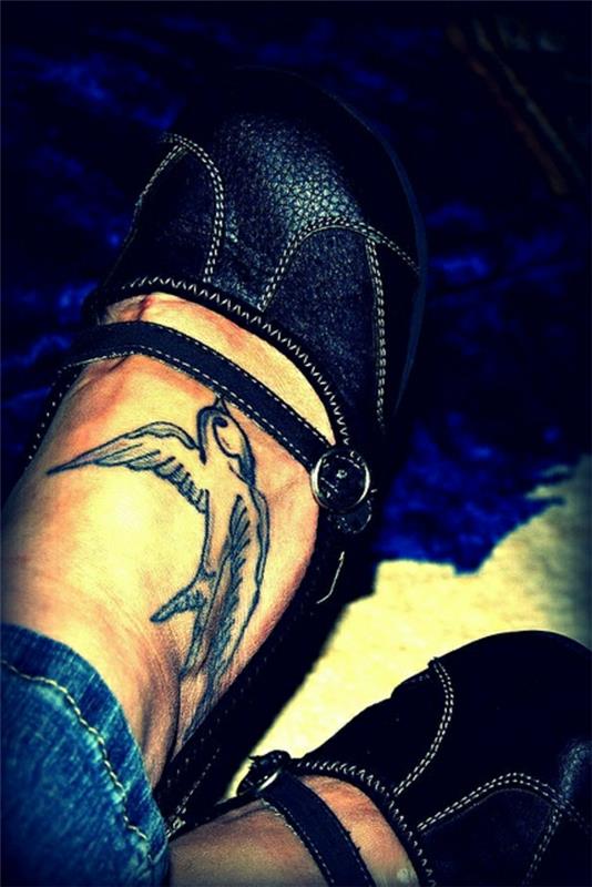 tatuoinnit ideoita jalka tatuointi malleja lintu motiivi