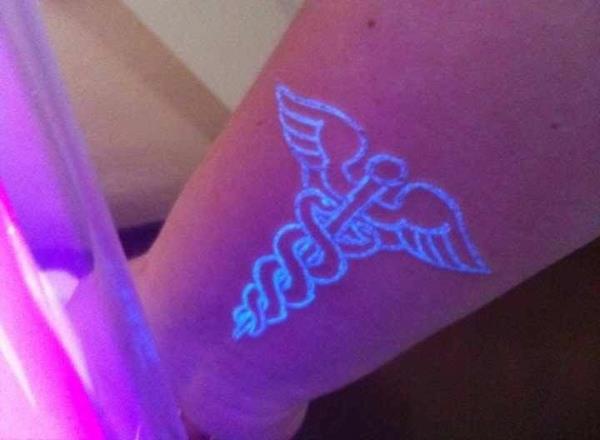 tatuoinnit uv tatuointi kyynärvarren