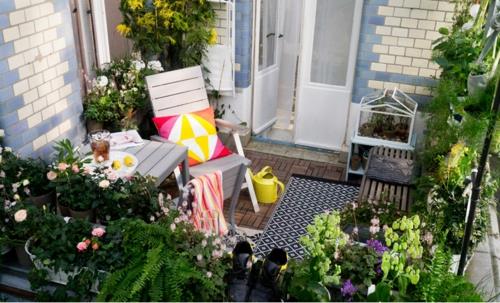 viileä patio parveke huonekalut ideoita kasvit tuoli pöytä
