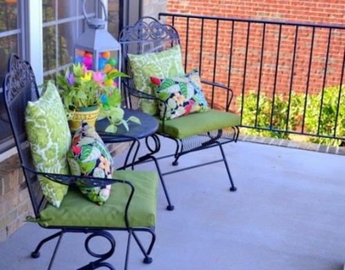 viileitä verannan sisustusideoita pääsiäisen mukaville nojatuoleille metallia