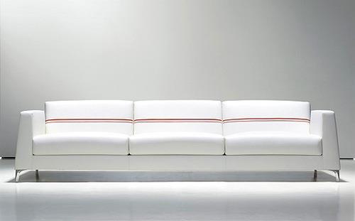 viileä valkoinen sohva suunnittelee matalaa tyylikästä lumoavaa kalibraa