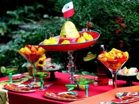 upea puutarhajuhlatarvikkeiden idea kirkkaasti värikäs meksikolainen