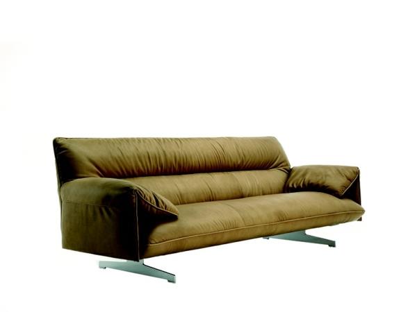 sohva rentouttavalla sohvalla nahkaa