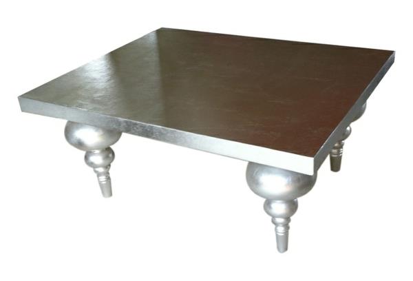 Sohvapöydät klassisen kuvioiset sivupöydät hopeanvärisellä sileällä katolla