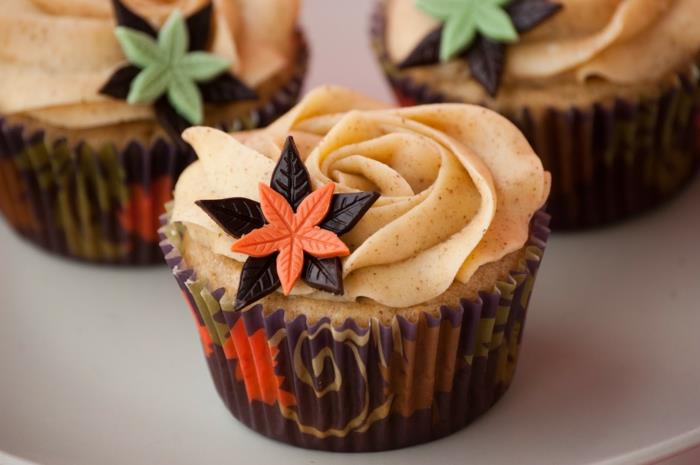 cupcake deco ideoita syksyn aiheita lehdet kerma