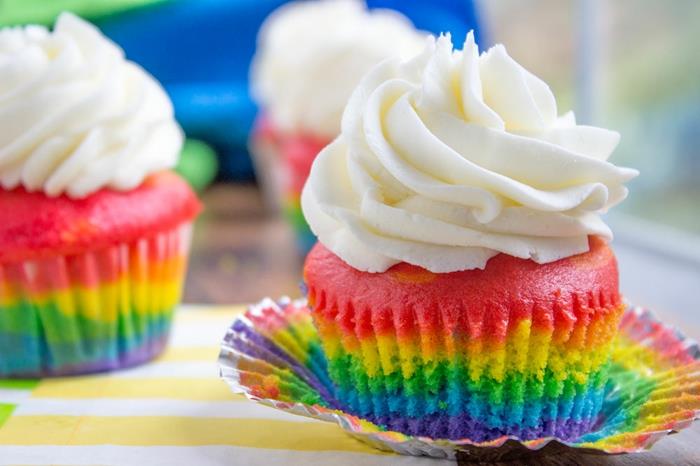 cupcake deco -ideoita sateenkaarisuunnittelujuhliin