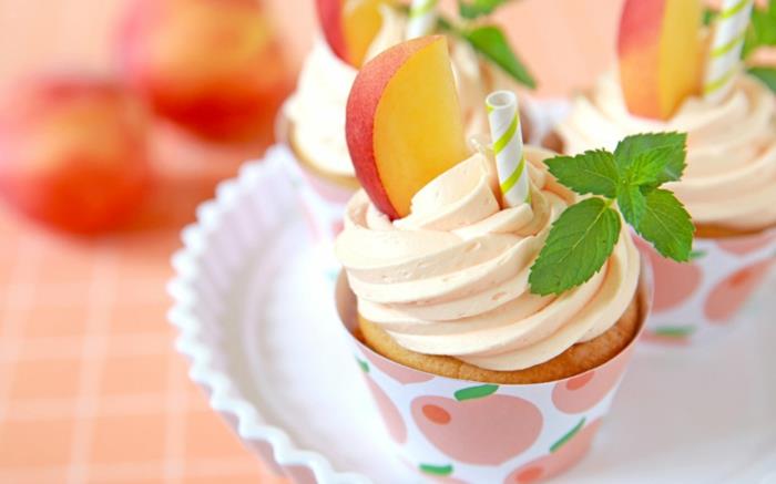 cupcake deco ideoita kesäjuhla puutarhajuhla minttu kerma persikat