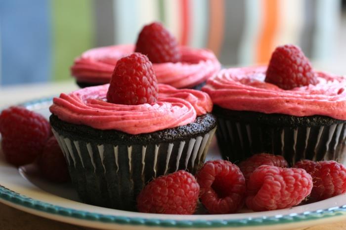 cupcake deco muffinssi ideoita vadelmia kerma suklaakakku resepti