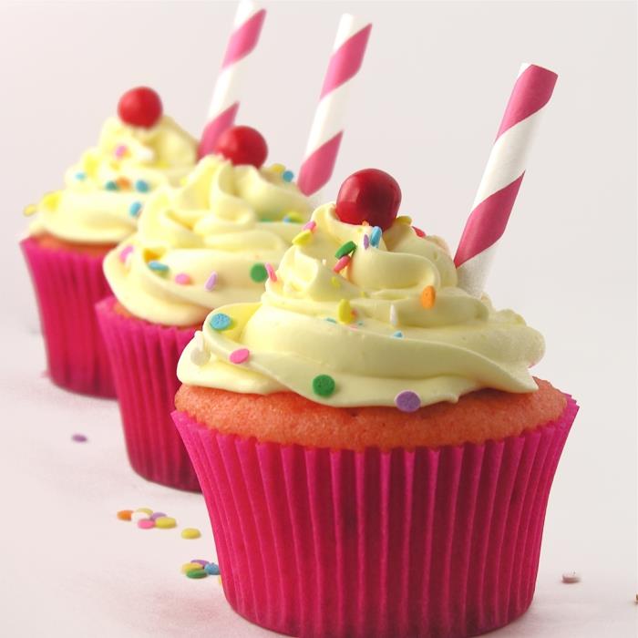 Cupcake koristelu muffinsseja kirsikat konfetti olki lam osapuoli syntymäpäivä