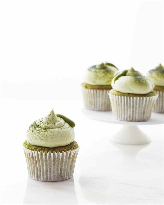 Cupcake -koristeelliset muffinsit kerma matcha -tee