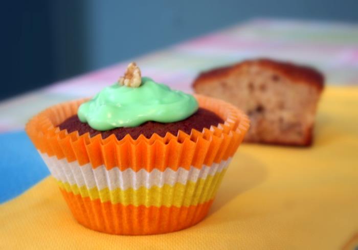 Paista omat cupcake -koristemuffinit shoko -vihreällä täytteellä