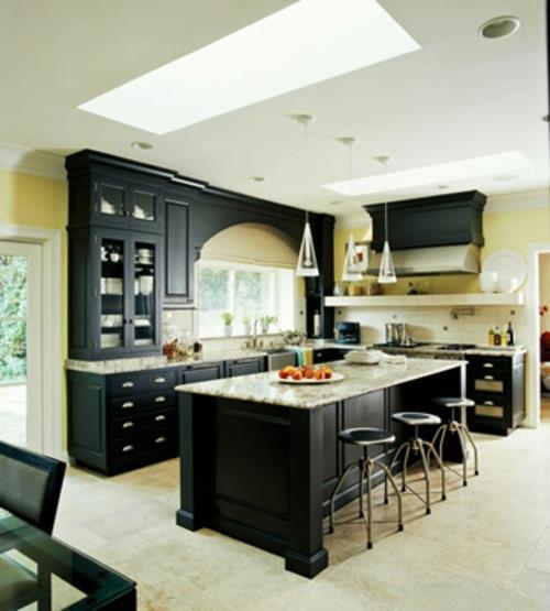 musta kattoikkuna keittiö työtaso keittiön kaapit kompakti tyylikäs
