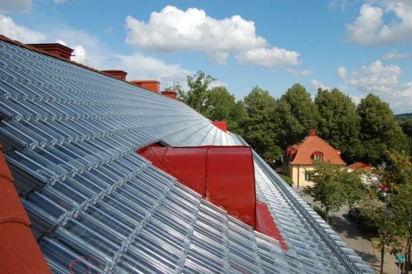 katto tiilet läpinäkyvä katto aurinkoenergia