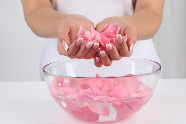 damask rose luonnonkosmetiikka rosenwasser