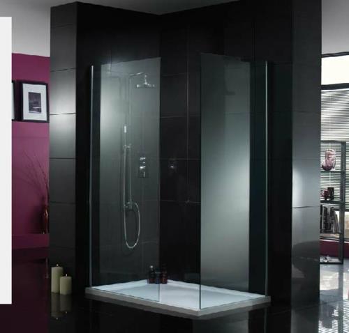 höyrysuihku kylpyhuone trendikäs tyylikäs musta seinälaatta