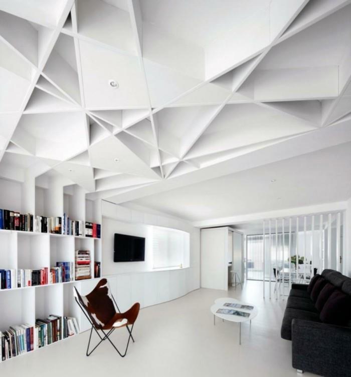 kattorakenne epätavallinen geometrinen katto modernissa olohuoneessa