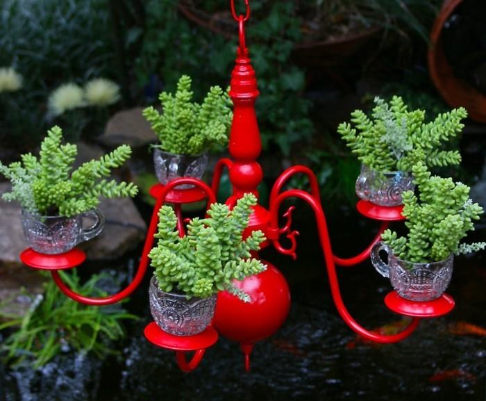 Tee oma koristelu punainen kynttilänjalka, joka täyttää kasvisäiliön roolin