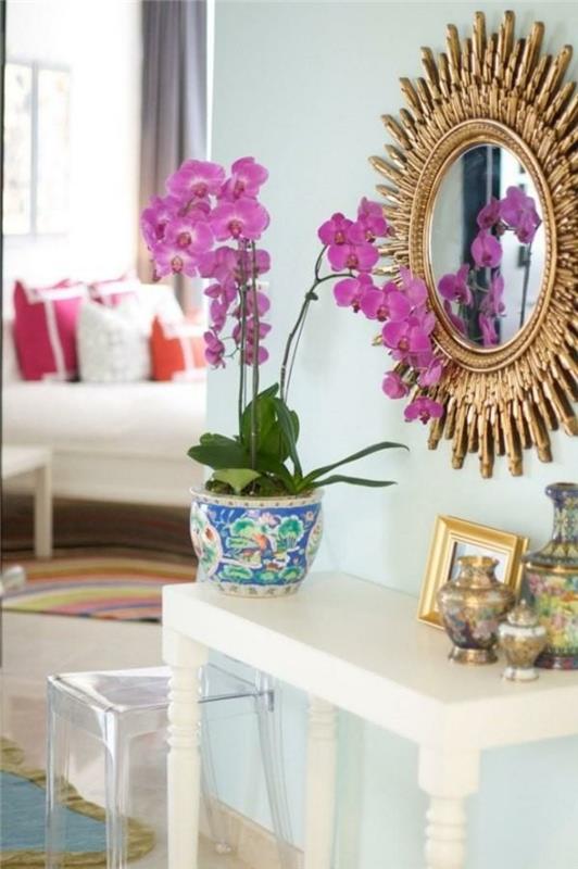 sisustusvinkit sisustus seinäkoriste orkidea kultaiset elementit