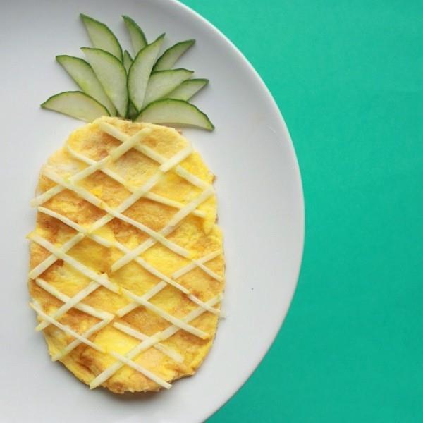 Koristeiden tekeminen lasten kanssa tarjoilulautasilla ananas